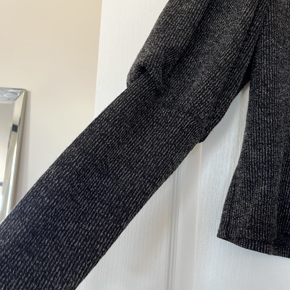 Women’s Zara sweater. Like new - Picture 2 of 2